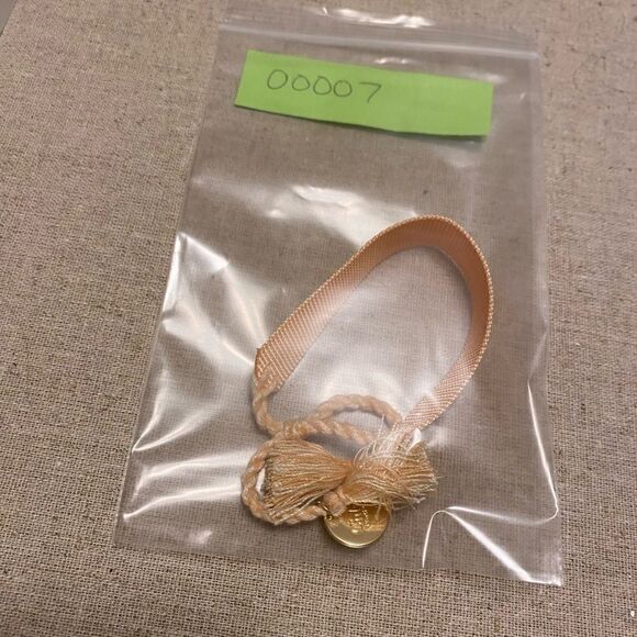 I am Chloe pink fabric bracelet with charm Chloe perfume one size fits most - Picture 5 of 7